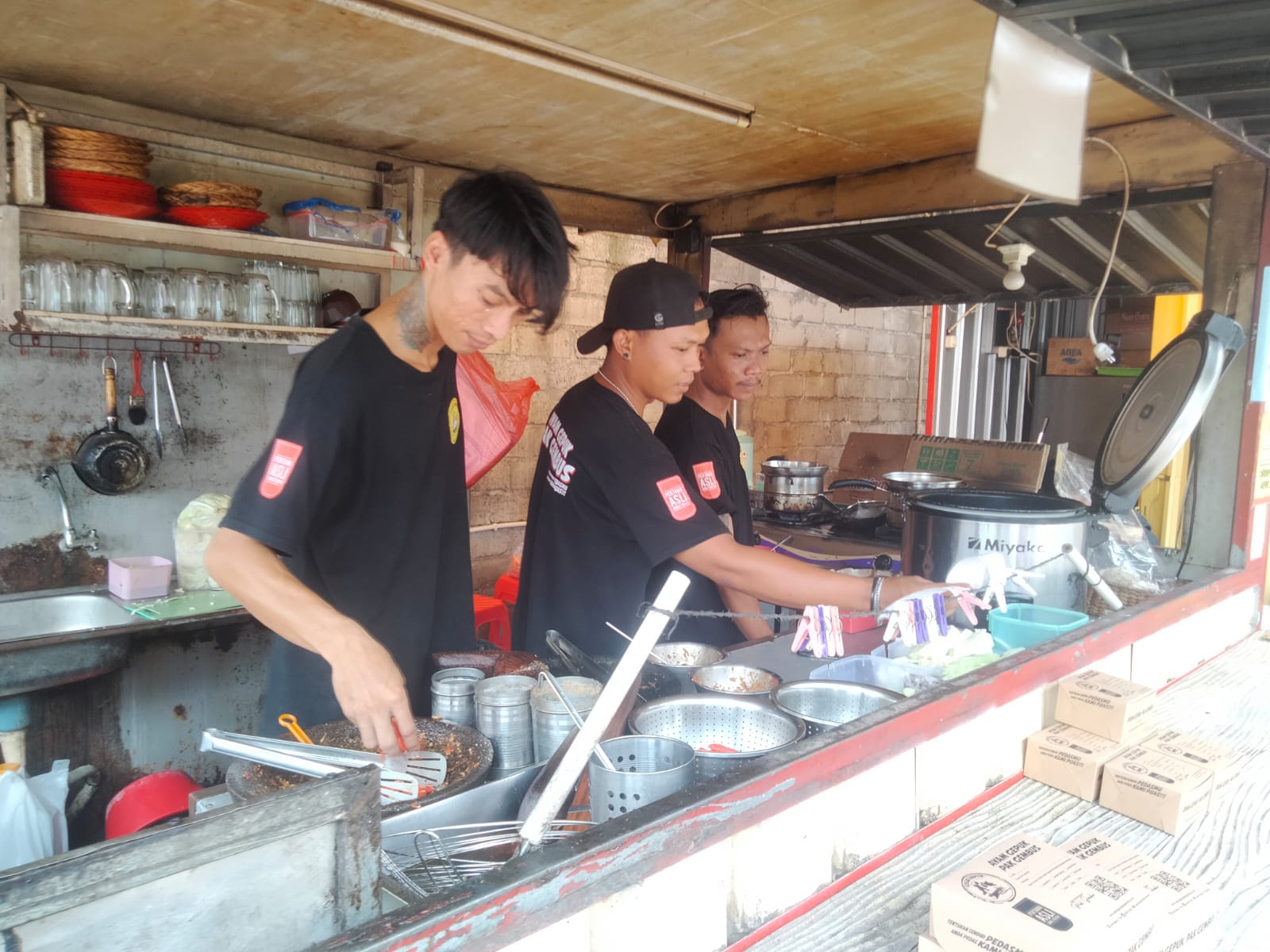 Menu Andalan Ayam Gepuk Pak Gembus, Jimbaran
