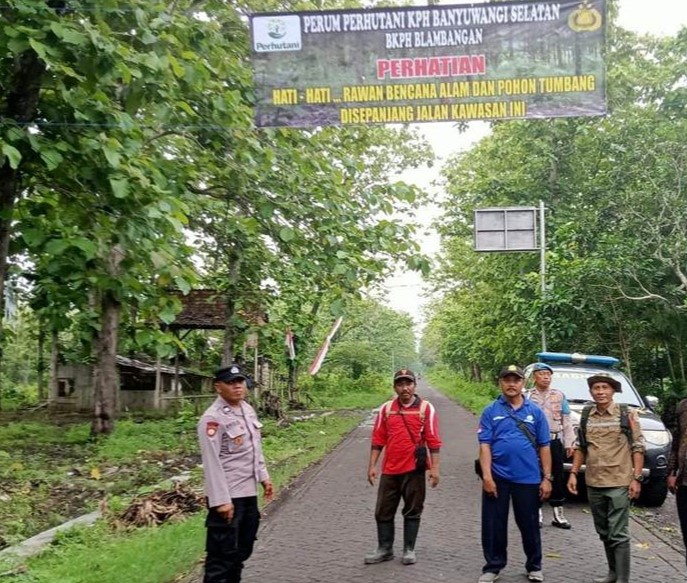 Perhutani Gelar Patroli Bersama Dan Pasang Papan Himbauan