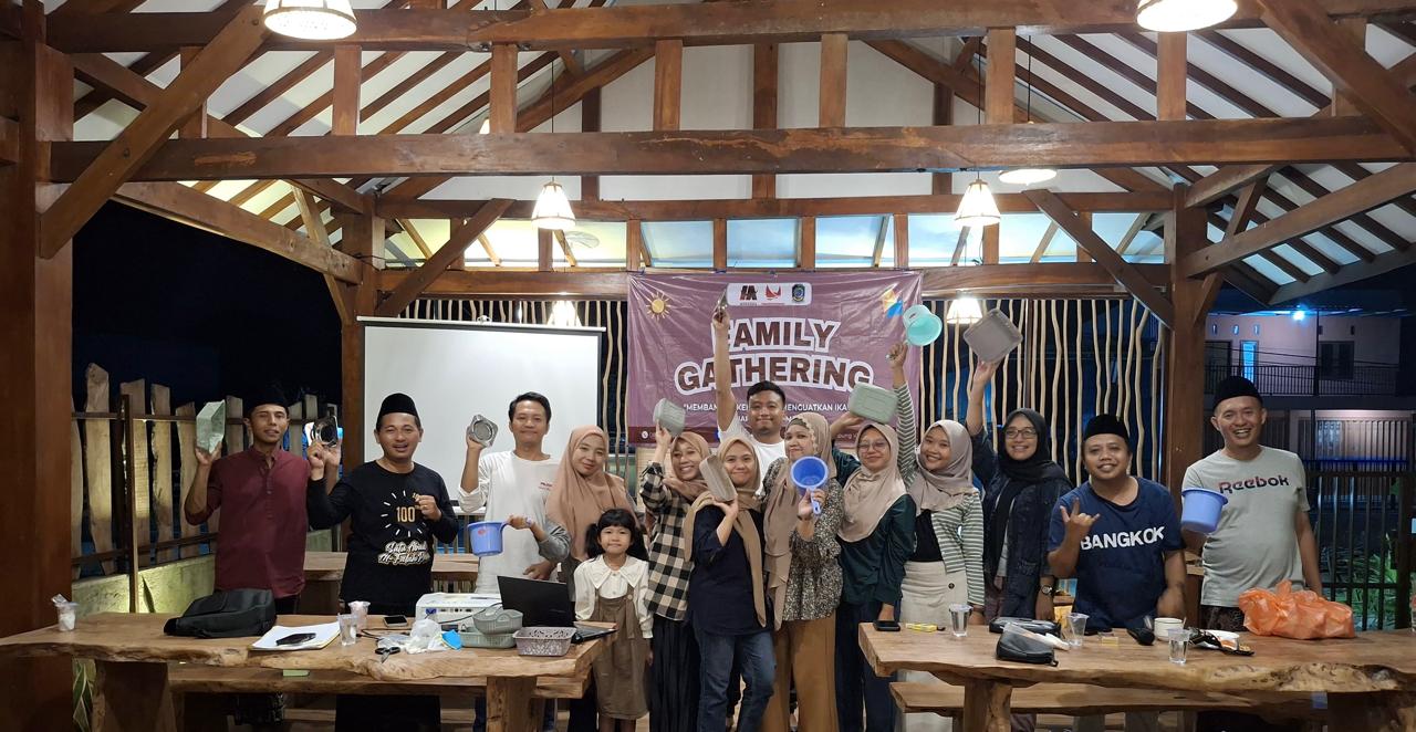 Tingkatkan Soliditas PKBM Merdeka Gelar Family Gathering