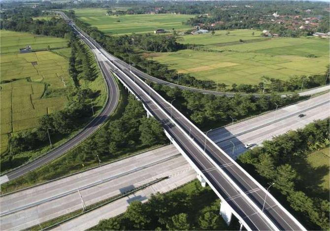 Biaya Logistik Turun 20%, Tol Probowangi Paket 3 Tuntas Tahun Ini