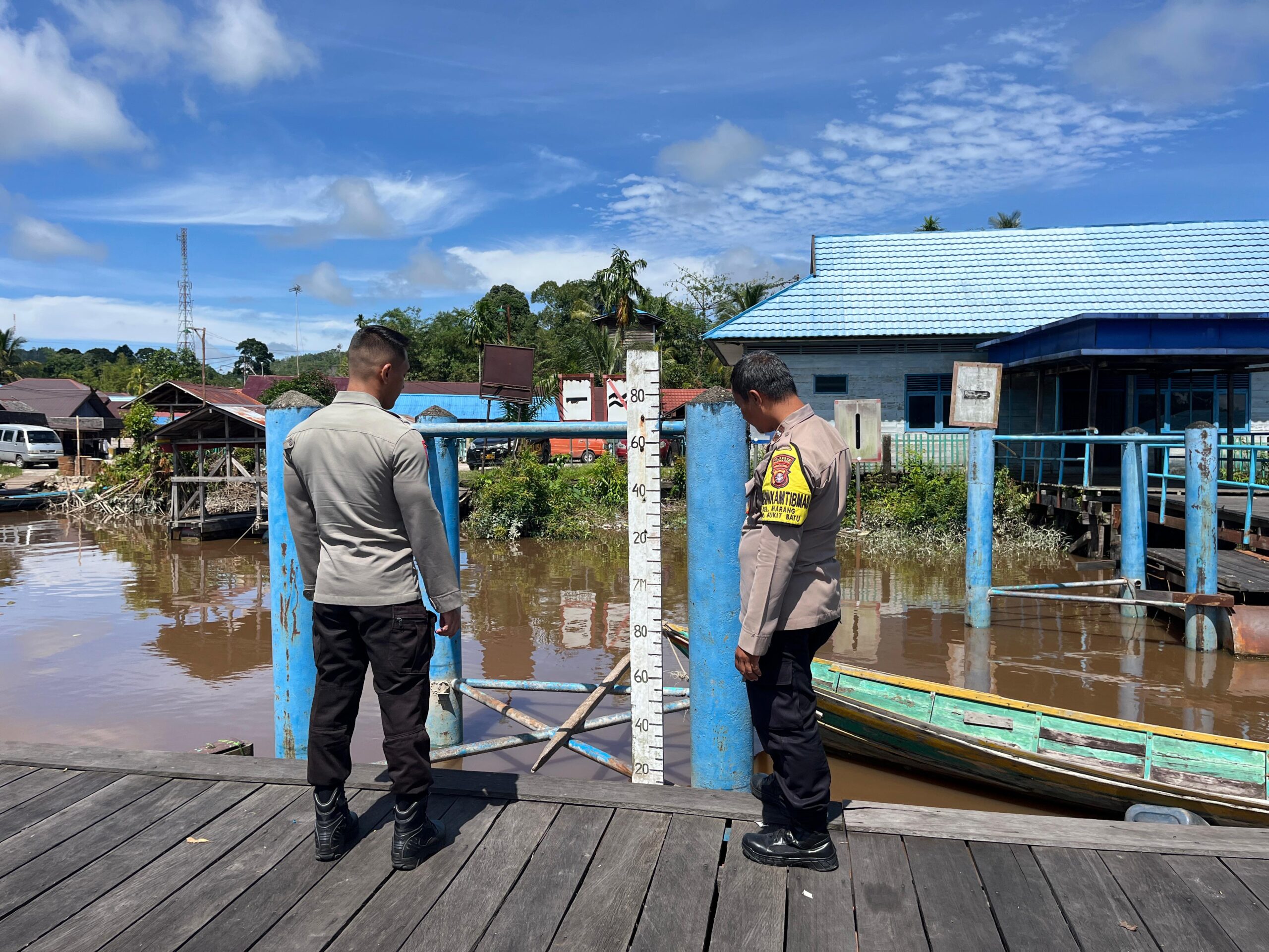 Polsek Bukit Batu Pantau Debit Air Sungai Rungan, Antisipasi Dampak Banjir