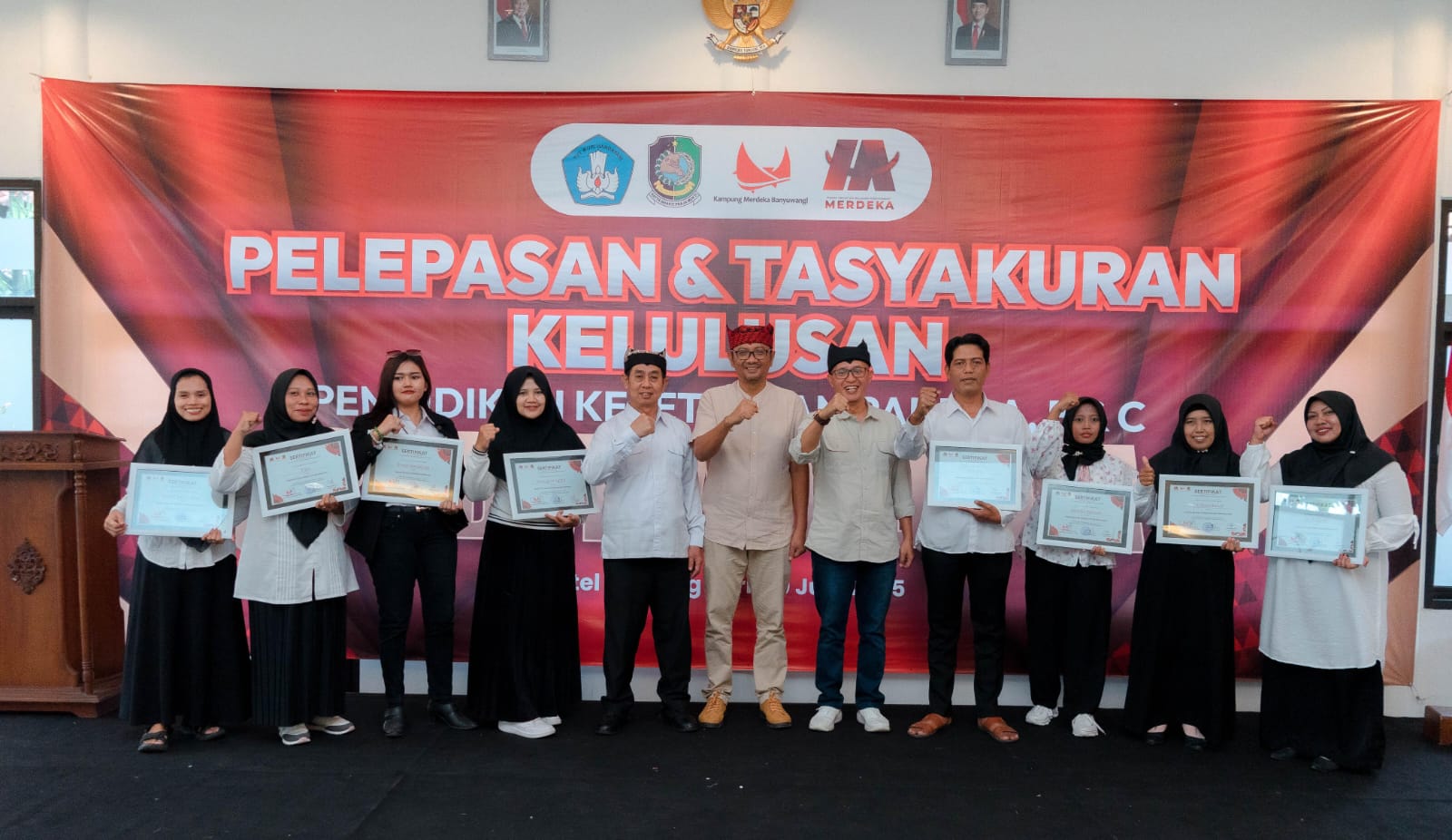 PKBM MERDEKA berhasil meluluskan puluhan warga belajar pada angkatan ke III tahun 2025.