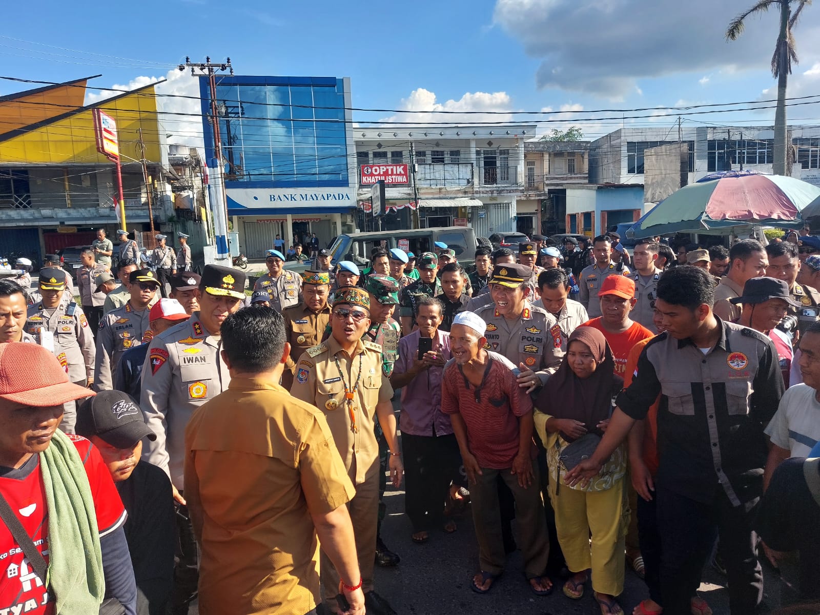 Patroli Skala Besar, TNI-Polri dan Forkopimda Kalteng Sambangi Pasar Blauran Palangka Raya