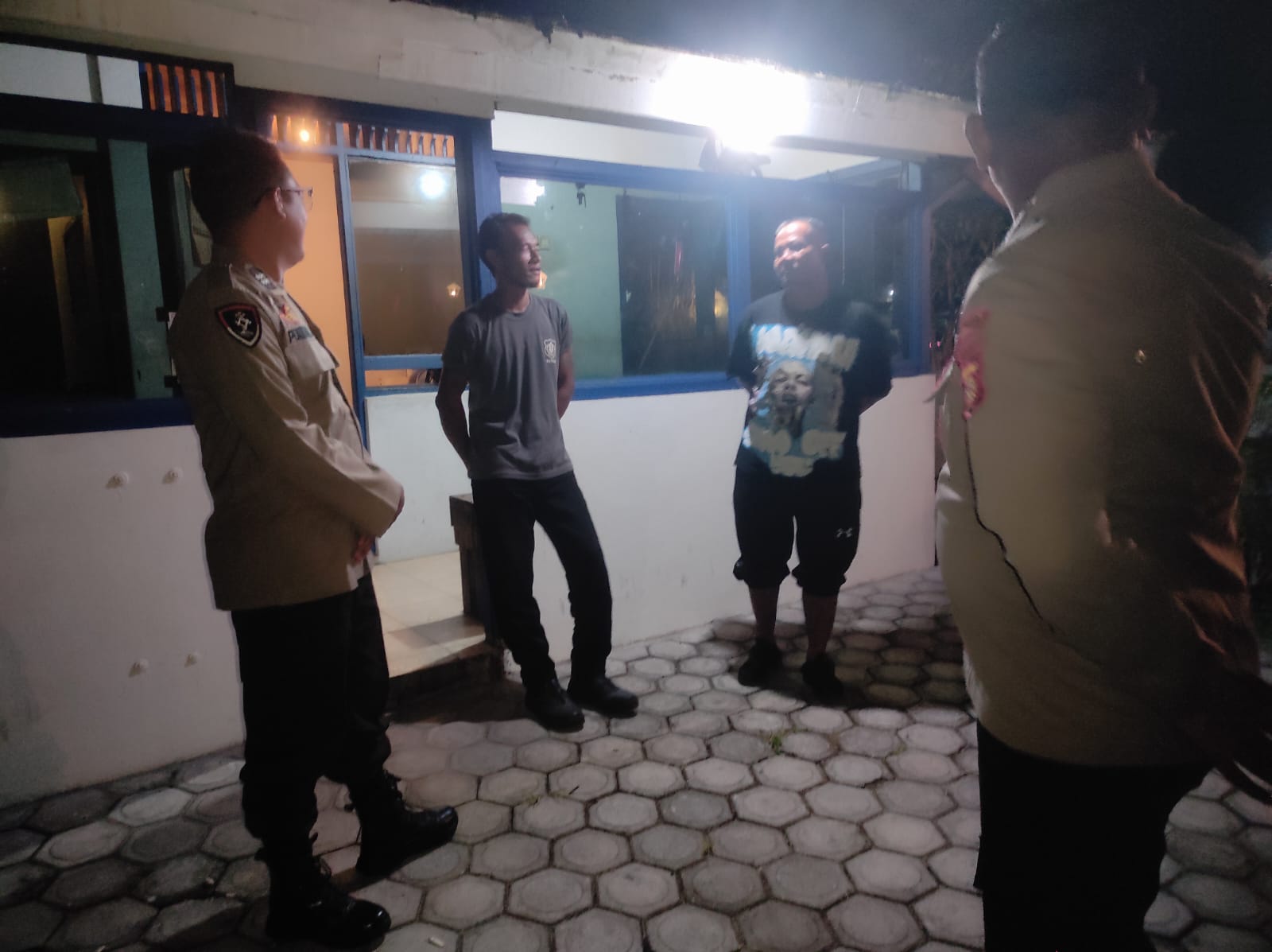 Di Pos Jaga Rungan Sari Subud, Polsek Bukit Batu Sampaikan Nomor Layanan 110