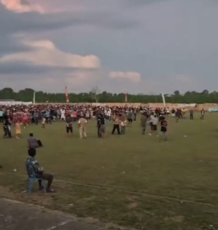 Kericuhan Warnai Turnamen Sepak Bola DPC PDI Perjuangan di Lapangan Tunggul Wulung