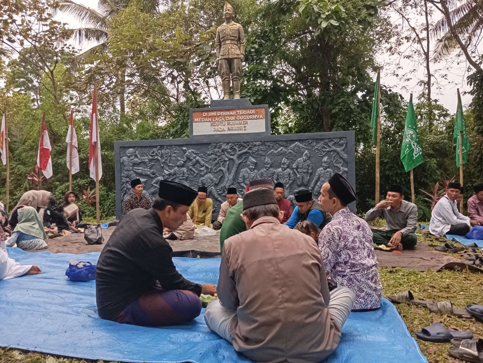 MWCNU Tegaldlimo Gelar Ngaji dan Doa Bersama di Monumen Koptu Roeswadi, Wujud Cinta Tanah Air dan Penghormatan kepada Pahlawan
